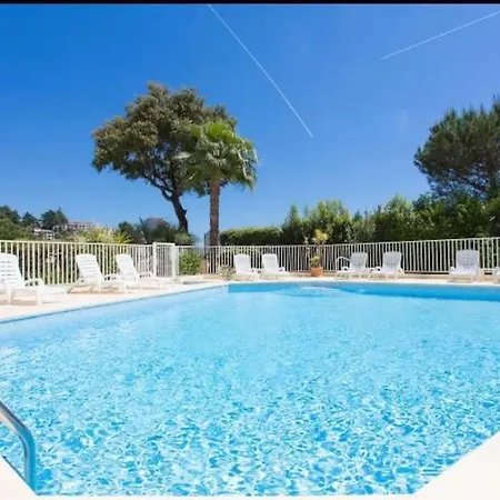 De Luxe Sun Paradis, Terrasse, Vue Piscine Apartment